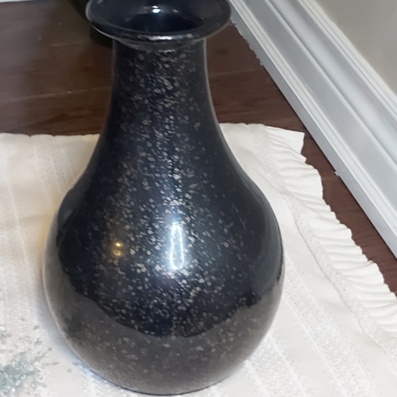 Black and gold decorator vase - Picture 6 of 6